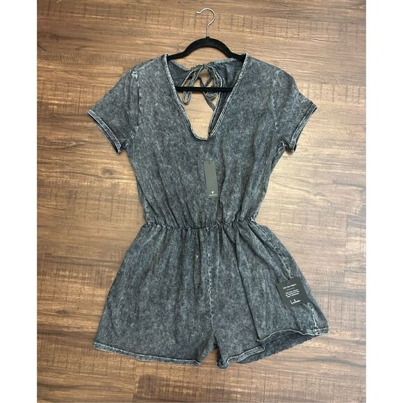 Lulu’s NWT Casual Cutie Washed Gray Short Sleeve Romper, Sz Medium, MP $58 - Picture 1 of 13